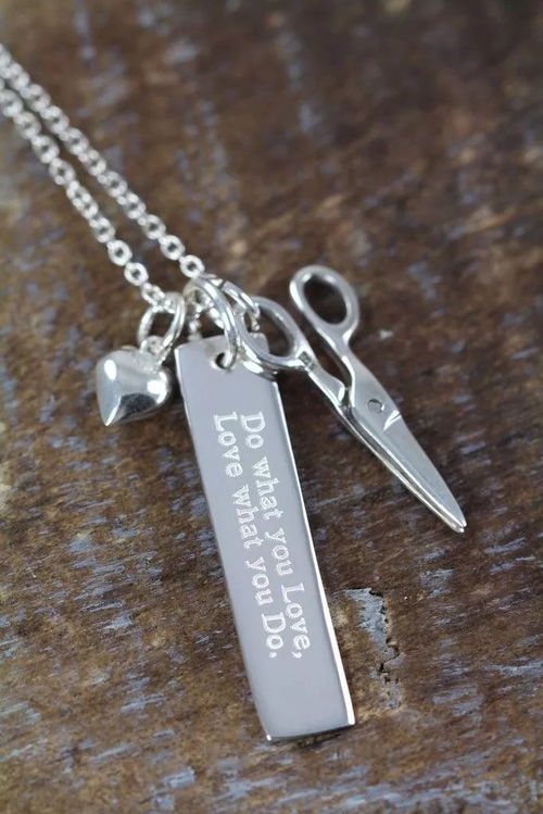 發(fā)型師的時尚配飾指南 提升專業(yè)魅力與美發(fā)飾品銷售策略